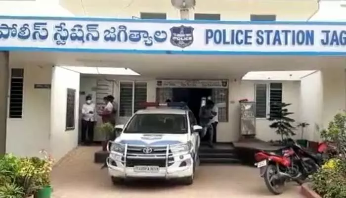 జగిత్యాల డ్రగ్స్ కేసు: బాలికకు గంజాయి ఇచ్చి ఏడాది పాటు అత్యాచారం జగిత్యాల డ్రగ్స్ కేసు: బాలికకు గంజాయి ఇచ్చి ఏడాది పాటు అత్యాచారం