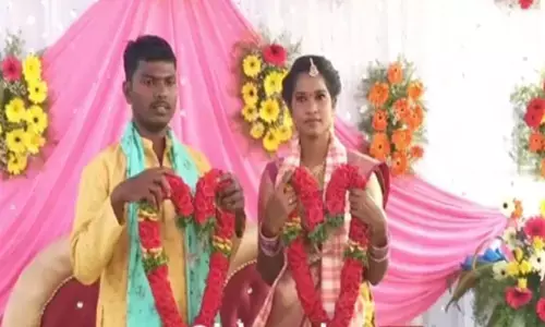 వైరల్ అవుతున్న బర్రెలక్క ఎంగేజ్మెంట్ ఫోటోస్.. అబ్బాయి ఎవరంటే?