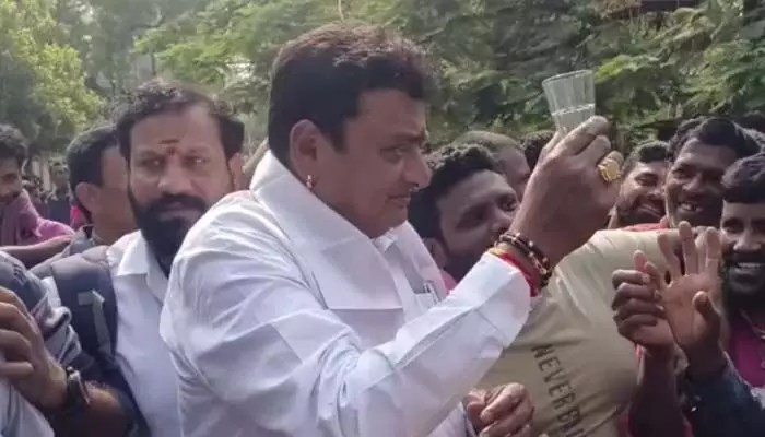 మంత్రి అంబటిపై మరోసారి నటుడు పృథ్వీ సెటర్స్ మంత్రి అంబటిపై మరోసారి నటుడు పృథ్వీ సెటర్స్