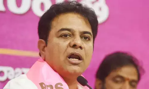 కేటీఆర్‌పై బంజారాహిల్స్ పీఎస్‌లో కేసు నమోదు