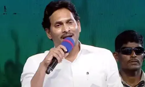 పొలాల్లో దిష్టిబొమ్మలనైనా నమ్మొచ్చు గానీ చంద్రబాబును నమ్మొద్దు: CM