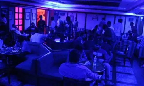 పబ్‌లో తీవ్ర విషాదం.. ముగ్గురు మృతి