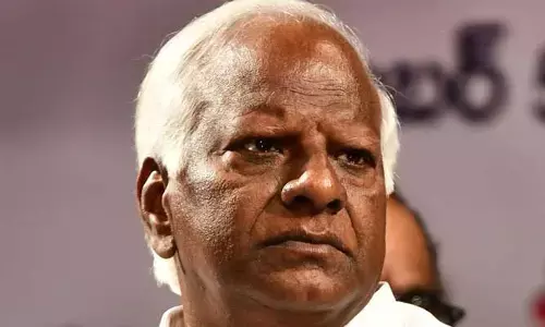 రాజీనామా ప్రకటనకు ముందే.. BRS ఆఫీసులో కడియం ఫొటోలు తొలగింపు