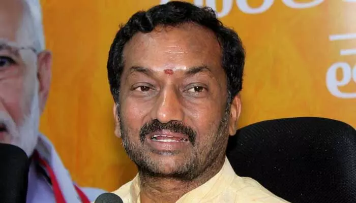 BJP MP అభ్యర్థి రఘునందన్ రావుపై ఈసీకి ఫిర్యాదు BJP MP అభ్యర్థి రఘునందన్ రావుపై ఈసీకి ఫిర్యాదు
