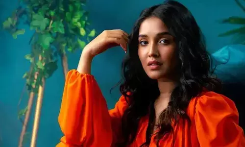 చీరకట్టులో ఆ అందాలు చూపిస్తూ  రెచ్చగొడుతున్న అనిఖా సురేంద్రన్ .. పిక్స్ వైరల్