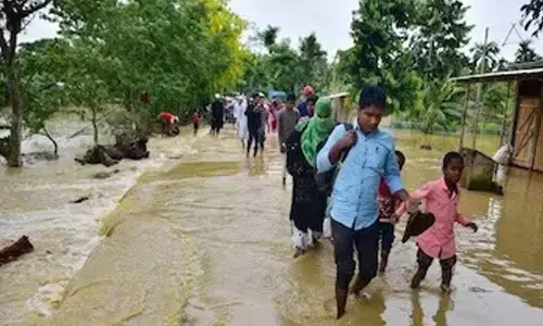 పడవ బోల్తా పడి ఇద్దరు చిన్నారులు సహా ముగ్గురి మృతి: అసోంలో విషాదం