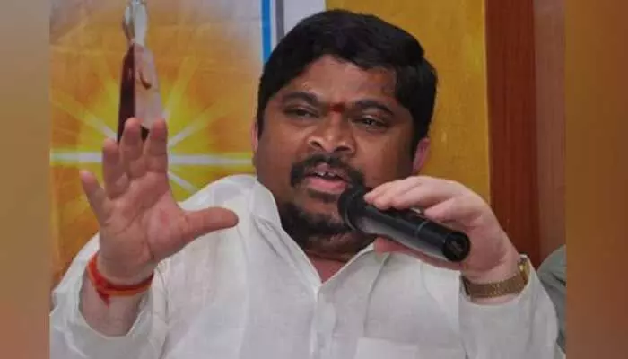 బీఆర్ఎస్కు అలవాటుగా శవ రాజకీయాలు: మంత్రి పొన్నం ఫైర్ బీఆర్ఎస్కు అలవాటుగా శవ రాజకీయాలు: మంత్రి పొన్నం ఫైర్