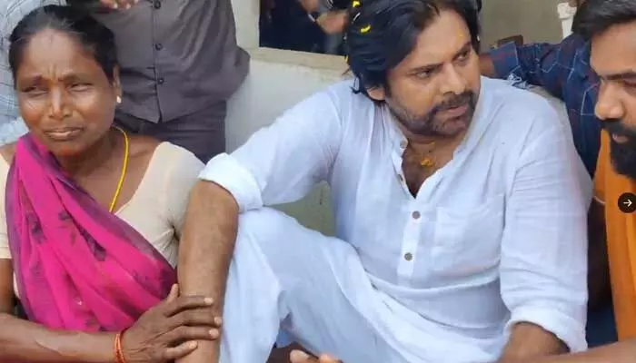 AP Politics: పాదయాత్రలో పవన్ కళ్యాణ్.. ఆ అదృష్టం మాకెప్పుడు వస్తుందో..? AP Politics: పాదయాత్రలో పవన్ కళ్యాణ్.. ఆ అదృష్టం మాకెప్పుడు వస్తుందో..?