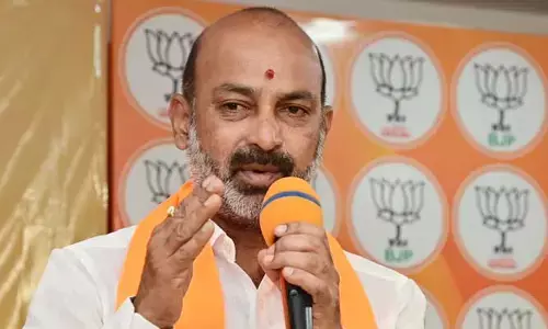 చివరి నిమిషంలో షాకిచ్చిన పోలీసులు.. బండి సంజయ్ కీలక నిర్ణయం