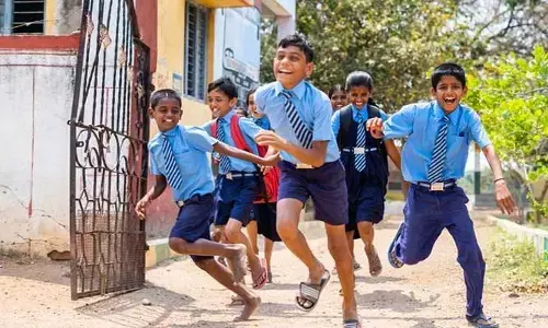 Telangana:విద్యార్థులకు గుడ్ న్యూస్.. రేపటి నుంచి ఒంటిపూట బడులు