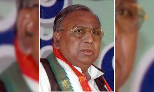 CM రేవంత్‌ను కలిసి ఆ టికెట్ ఇవ్వాలని కోరా: వీహెచ్