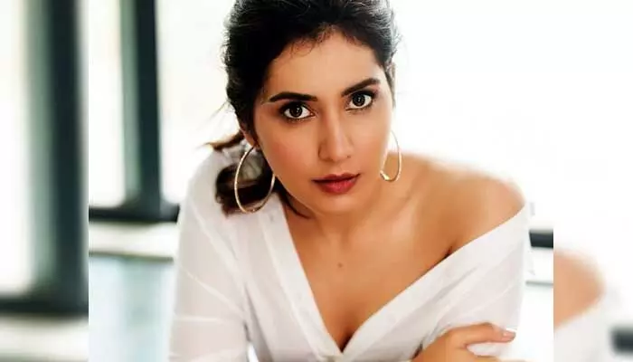 ఆ ఒక్కటి అడగొద్దంటూ ఎస్కేప్ అయిన రాశీ ఖన్నా..! ఆ ఒక్కటి అడగొద్దంటూ ఎస్కేప్ అయిన రాశీ ఖన్నా..!