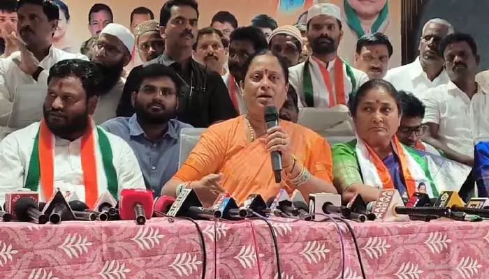 BREAKING: కేటీఆర్ నోరు అదుపులో పెట్టుకుంటే మంచిది: మంత్రి కొండా సురేఖ స్ట్రాంగ్ వార్నింగ్ BREAKING: కేటీఆర్ నోరు అదుపులో పెట్టుకుంటే మంచిది: మంత్రి కొండా సురేఖ స్ట్రాంగ్ వార్నింగ్
