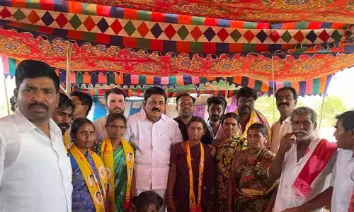 AP News: అధికారక పార్టీకి భారీ షాక్.. టీడీపీలోకి  వైసీపీక 14కుటుంబాలు