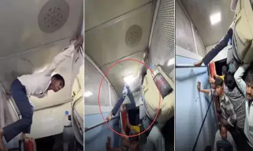 Viral News: రైలులో ‘స్పైడ‌ర్‌మ్యాన్’ స్టంట్‌! ఎందుకో తెలుసా?