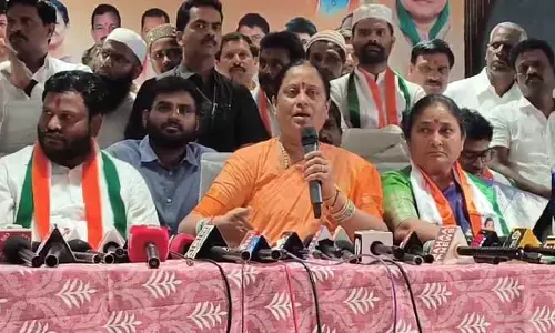 BREAKING: కేటీఆర్ నోరు అదుపులో పెట్టుకుంటే మంచిది: మంత్రి కొండా సురేఖ స్ట్రాంగ్ వార్నింగ్