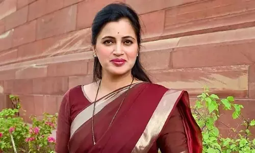 BREAKING: షాద్ నగర్‌లో ఎంపీ నవనీత్ కౌర్‌పై కేసు నమోదు