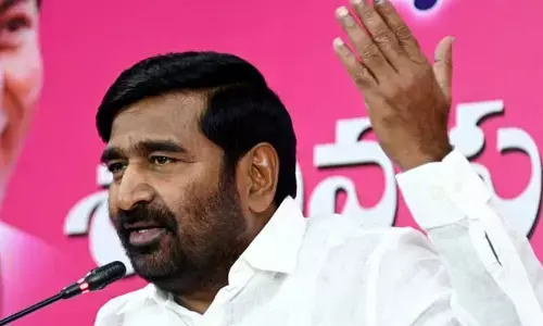 మంత్రి కాళ్లు కడిగి ఆ నీళ్లు నా నెత్తిన పోసుకుంటా.. BRS నేత సంచలన ప్రకటన