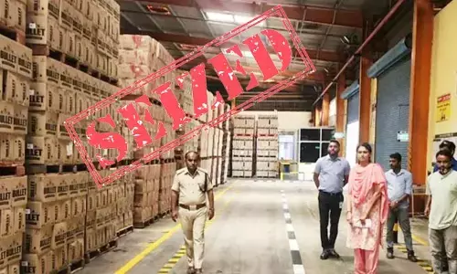 BREAKING: ఎన్నికల వేళ కర్ణాటకలో సంచలనం.. రూ.100 కోట్ల భారీ లిక్కర్ డంప్ స్వాధీనం