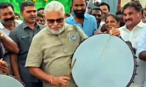 మళ్లీ సందడి చేసిన మంత్రి అంబటి.. డప్పు కొడుతూ స్టెప్పులు