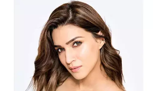 Kriti Sanon looks hot in black