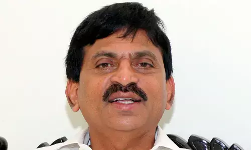 KCR నీతులు చెబుతుంటే వింతగా ఉంది.. పొంగులేటి సెటైర్
