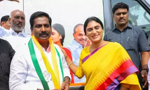 వైసీపీకి బిగ్ షాక్.. షర్మిల సమక్షంలో కాంగ్రెస్‌లో చేరిన MLA
