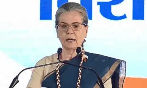 మోడీ తనకు తానే గొప్పగా  భావించుకుంటున్నారు: కాంగ్రెస్ అగ్రనేత సోనియా గాంధీ
