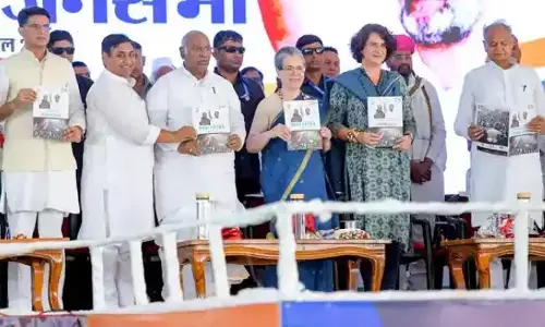 రాజ్యాంగాన్ని మార్చేందుకు కుట్ర.. సోనియాగాంధీ సంచలన ఆరోపణలు