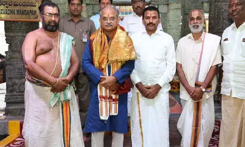 అమ్మవారి సేవలో ఆంధ్రప్రదేశ్ ప్రభుత్వ ప్రధాన కార్యదర్శి