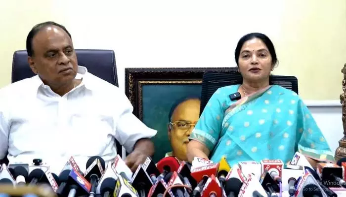 తప్పుడు ప్రచారాలు నమ్మొద్దు.. టీడీపీని వీడే ప్రసక్తే లేదు: వీపీఆర్ దంపతులు తప్పుడు ప్రచారాలు నమ్మొద్దు.. టీడీపీని వీడే ప్రసక్తే లేదు: వీపీఆర్ దంపతులు