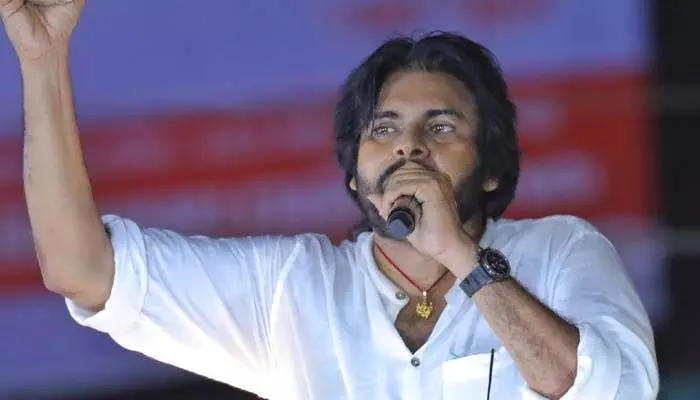 పుస్తకాలపై జగన్ ఫొటో ఎందుకు? పవన్ కళ్యాణ్ సంచలన వ్యాఖ్యలు పుస్తకాలపై జగన్ ఫొటో ఎందుకు? పవన్ కళ్యాణ్ సంచలన వ్యాఖ్యలు