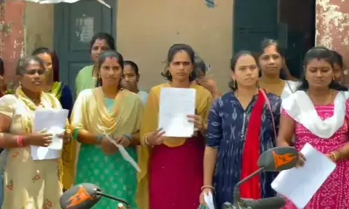 Breaking News: ఆ జిల్లాలో 150 మంది వాలంటీర్లు రాజీనామా