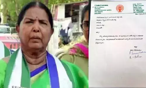 వైసీపీకి మరో బిగ్ షాక్.. కుమారుడితో కలిసి మాజీ మంత్రి రాజీనామా