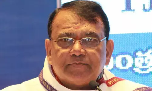 పోచారం‌ శ్రీనివాస్‌రెడ్డికి పదవీ గండం..! పార్టీ ఫిరాయింపుతో  వేటు తప్పదా?