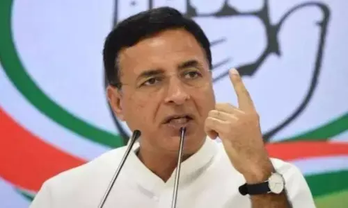 హేమ మాలినిపై అనుచిత వ్యాఖ్యలతో రణదీప్ సూర్జేవాలాకు ఈసీ షోకాజ్ నోటీసులు