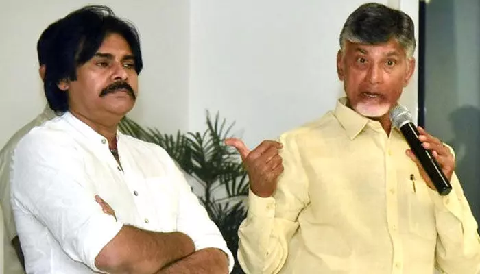 ‘రియల్ హీరో’.. పవన్ కల్యాణ్పై చంద్రబాబు ప్రశంసల వర్షం ‘రియల్ హీరో’.. పవన్ కల్యాణ్పై చంద్రబాబు ప్రశంసల వర్షం