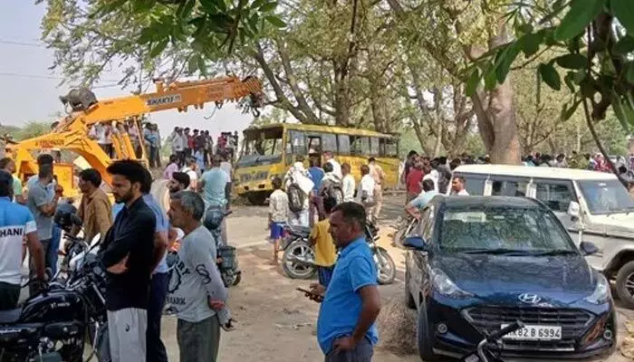 హర్యానాలో స్కూల్ బస్సు బోల్తా..ఆరుగురు విద్యార్థులు మృతి హర్యానాలో స్కూల్ బస్సు బోల్తా..ఆరుగురు విద్యార్థులు మృతి