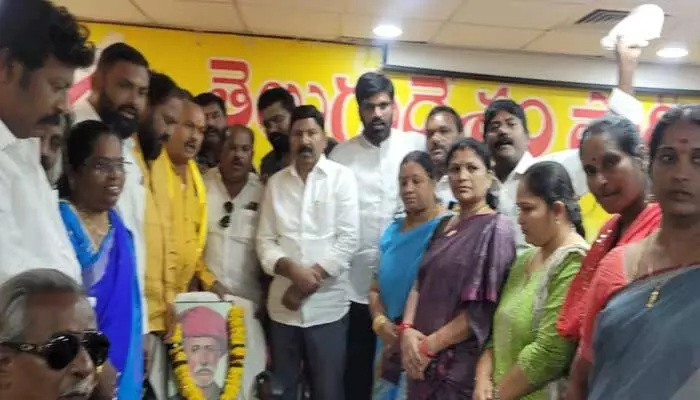 Gandi Babji: చిరస్మరణీయుడు జ్యోతిరావు పూలే.. Gandi Babji: చిరస్మరణీయుడు జ్యోతిరావు పూలే..