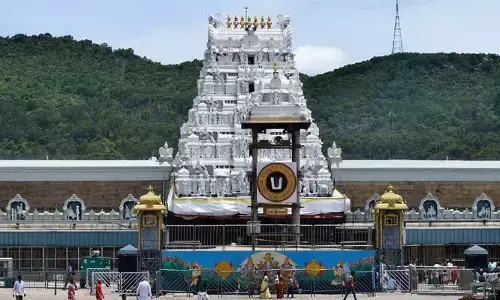 Tirumala Samacharam: కిటకిటలాడుతున్న తిరుమల క్షేత్రం.. శ్రీవారి దర్శనానికి ఎంత సమయం పడుతుందంటే?