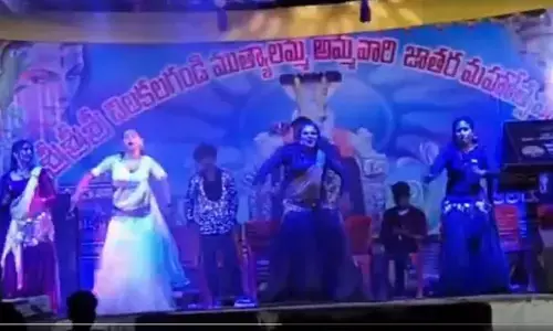 ఖమ్మం జాతరలో రికార్డింగ్ డాన్సులు.. వీడియో వైరల్