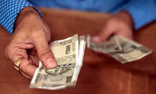 పింఛన్ల పంపిణీకి ఏ మార్గం మేలు..