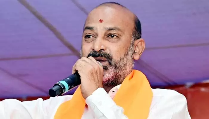 17 సీట్లను గెలిచి TPL కప్ కొడుతున్నాం.. బండి సంజయ్ కీలక వ్యాఖ్యలు 17 సీట్లను గెలిచి TPL కప్ కొడుతున్నాం.. బండి సంజయ్ కీలక వ్యాఖ్యలు