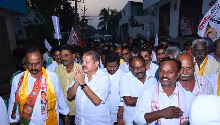 రాష్ట్రంలో కూటమి ప్రభుత్వమే అధికారంలోనికి రానుంది.. పంతం నానాజీ రాష్ట్రంలో కూటమి ప్రభుత్వమే అధికారంలోనికి రానుంది.. పంతం నానాజీ