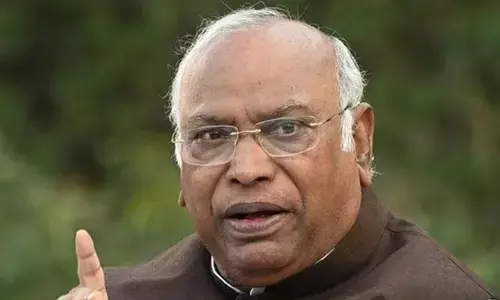మోడీ హామీలను నమ్మలేము: బీజేపీ మేనిఫెస్టోపై ఖర్గే విమర్శలు