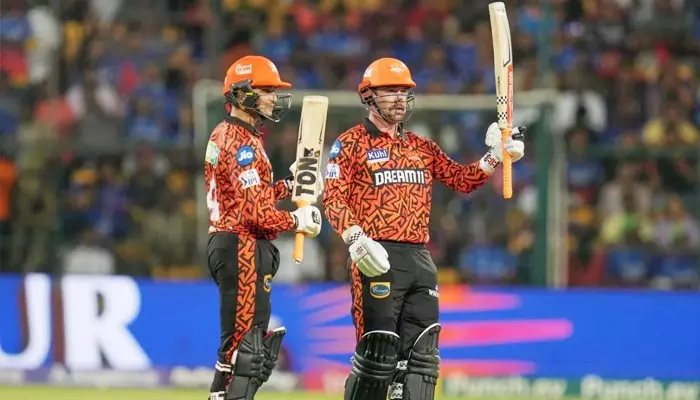 SRH VS RCB: బెంగళూరులో ఎస్ఆర్‌హెచ్ విధ్వంసం.. ఓపెనర్ ట్రావిస్ హెడ్ మెరుపు సెంచరీ