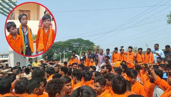 హనుమాన్ దీక్షలో వచ్చాడని విద్యార్థిని పరీక్షకు రానివ్వని మదర్ థెరిస్సా స్కూల్ హనుమాన్ దీక్షలో వచ్చాడని విద్యార్థిని పరీక్షకు రానివ్వని మదర్ థెరిస్సా స్కూల్