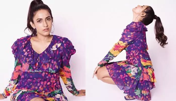Niharika Konidela : మల్టీ కలర్ డ్రెస్లో మతి పోగొడుతున్న మెగా డాటర్.. మైండ్ బ్లోయింగ్ ఫోజులతో.. Niharika Konidela : మల్టీ కలర్ డ్రెస్లో మతి పోగొడుతున్న మెగా డాటర్.. మైండ్ బ్లోయింగ్ ఫోజులతో..