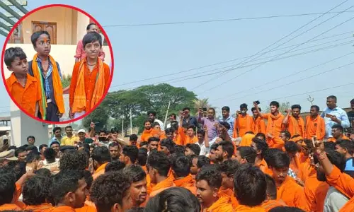 హనుమాన్ దీక్షలో వచ్చాడని విద్యార్థిని పరీక్షకు రానివ్వని మదర్ థెరిస్సా స్కూల్