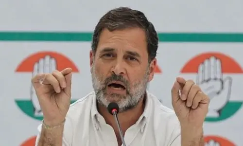 ప్రధాని కొంతమంది సంపన్నుల చేతుల్లో సాధనంగా మారారు.. రాహుల్ గాంధీ తీవ్ర విమర్శలు